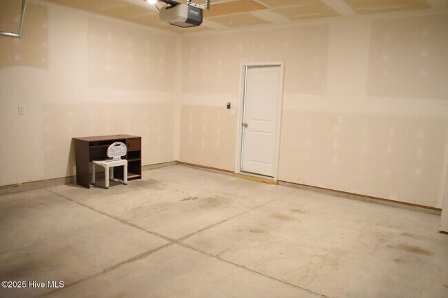 Building Photo - 832 Delta Ct