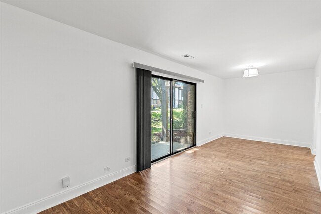 Building Photo - 850 Sheldon Ct