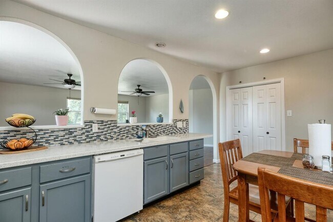 Building Photo - 1170 County Rd B