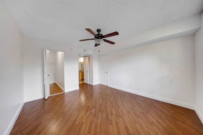 Building Photo - 2809 N Course Dr