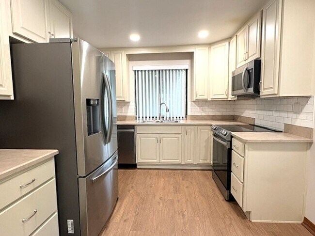 Building Photo - Beautiful 3 Bedroom Ormond Beach Townhome in The Trails!