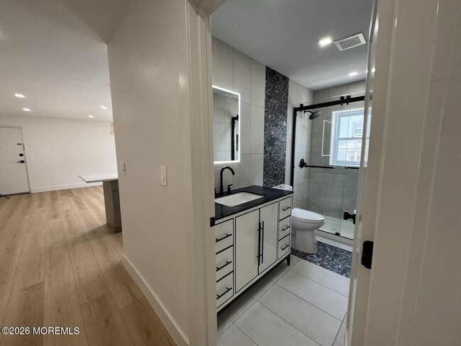 Building Photo - 1217 Ocean Ave N