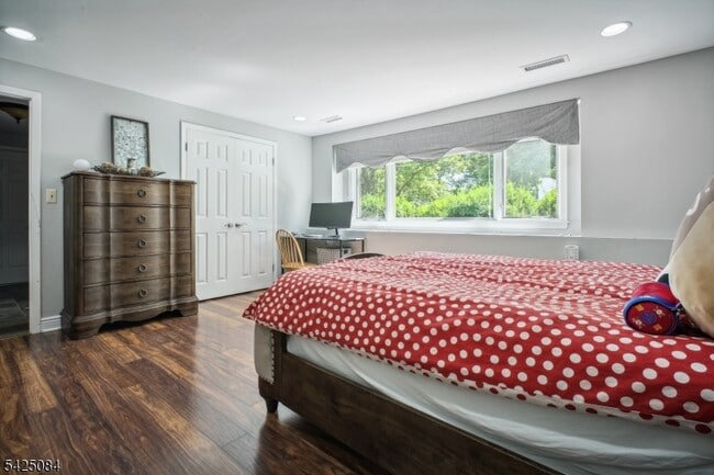 Building Photo - 195 Chaucer Dr