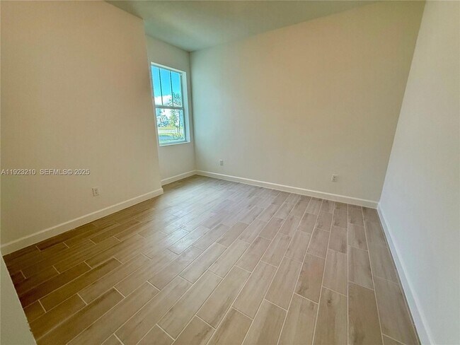 Building Photo - 19600 Whispering Crk Rd