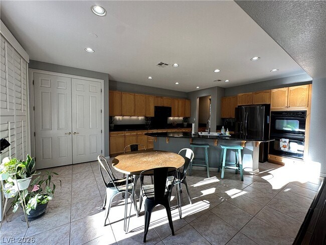 Building Photo - 1211 Martini Dr