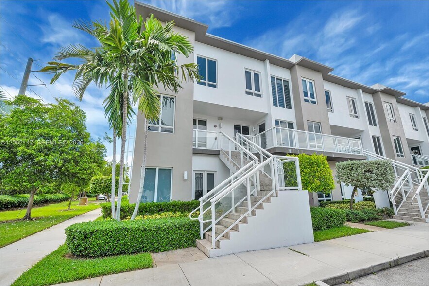 Building Photo - 6310 NW 103rd Pl