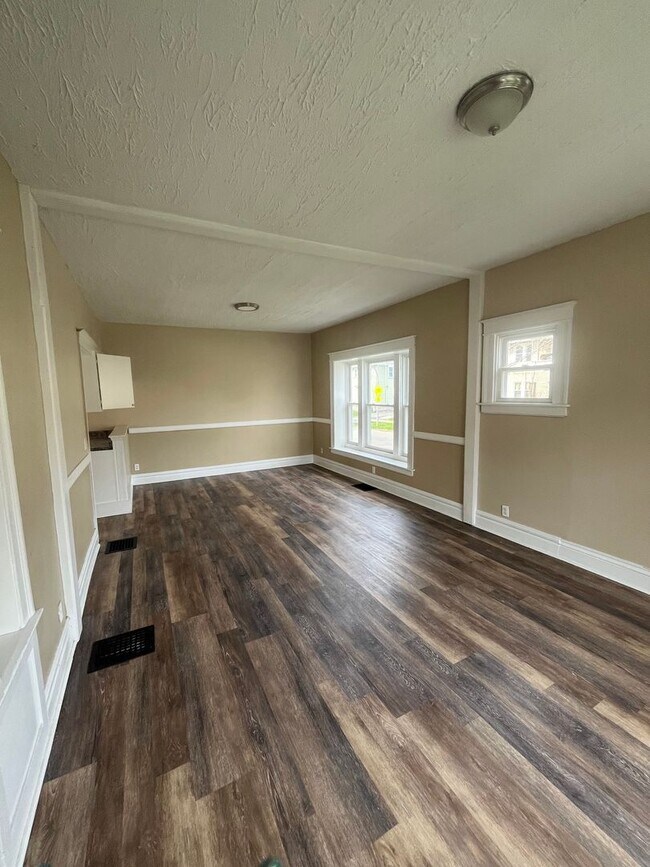 Building Photo - 201 Rosewood Terrace