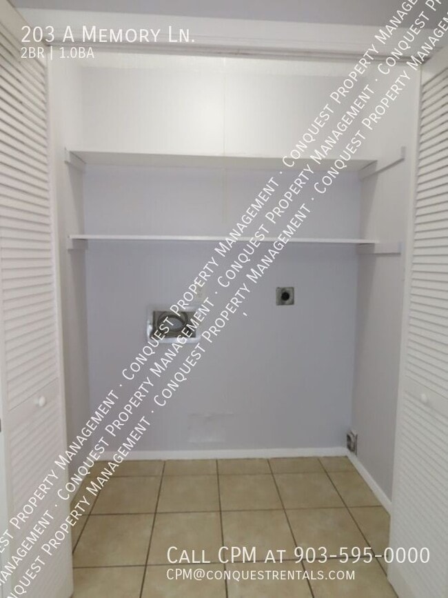 Building Photo - 203 Memory Ln