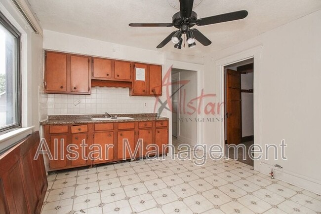 Building Photo - 2203 Tate Ave