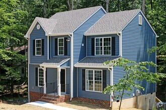 Building Photo - Light-filled Lake Monticello Home (Applica...