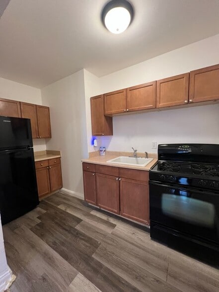 Building Photo - 366 4th Ave