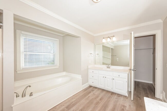 Building Photo - 2481 Old Salem Cir SE