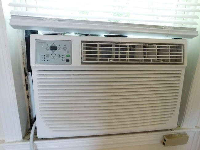 Building Photo - 2208 1/2 Spencer Avenue