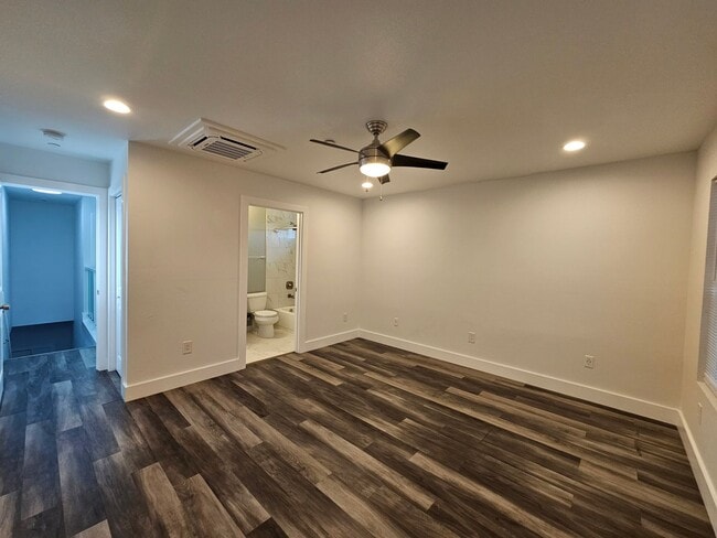 Building Photo - Sunny and Bright Newly Constructed 3-bedro...