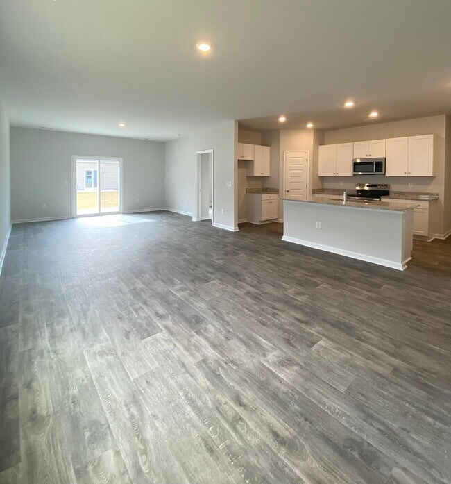 Building Photo - LIKE NEW home in a new subdivision!