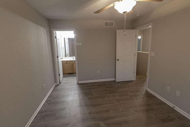 Building Photo - 3910 Snowy Owl Dr