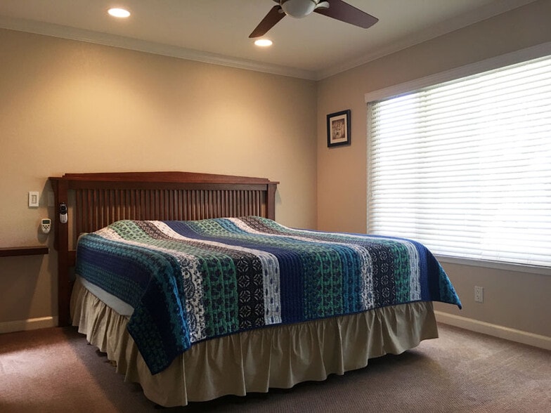 Building Photo - 498 Pierpont Dr