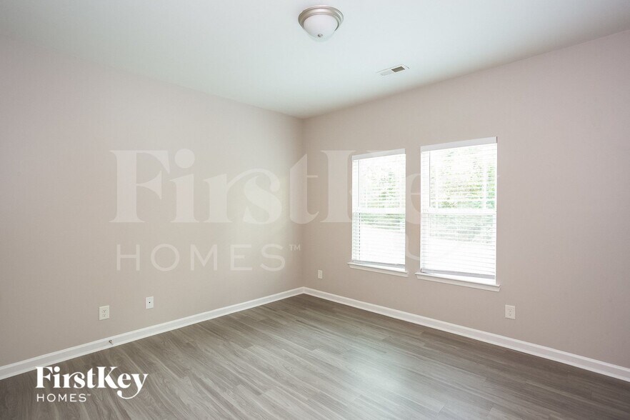 Building Photo - 161 Princess Ave SW