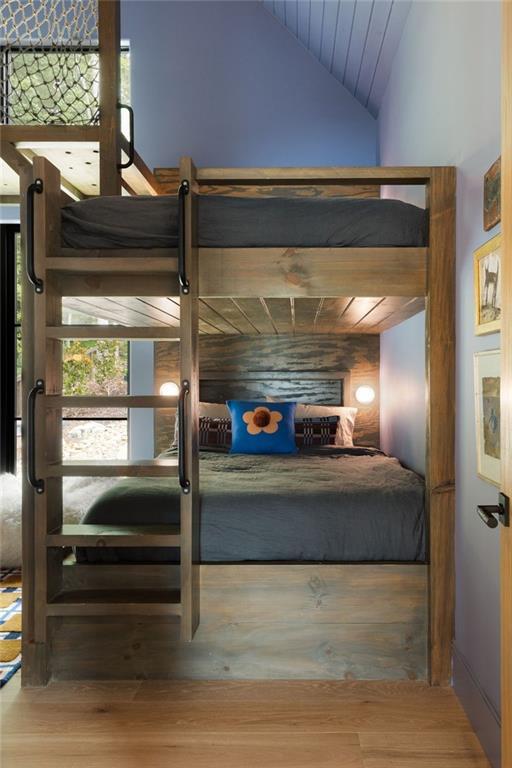 Building Photo - 725 Rocky Point Dr