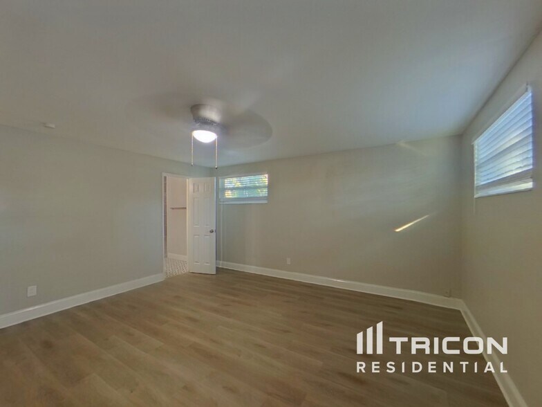 Building Photo - 14402 13th St