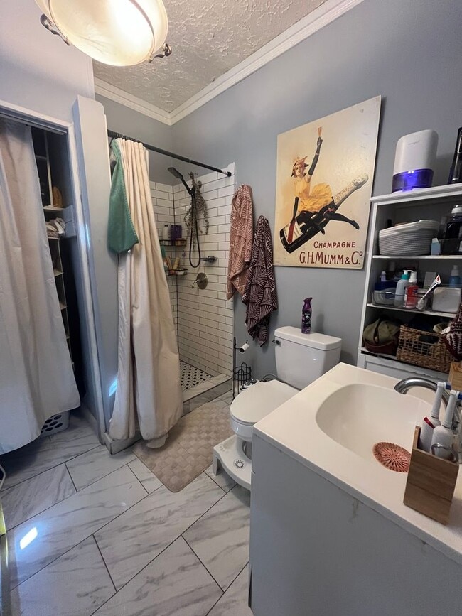 Building Photo - Charming East Nashville Home, 3 Bedrooms/3 baths, fenced yard