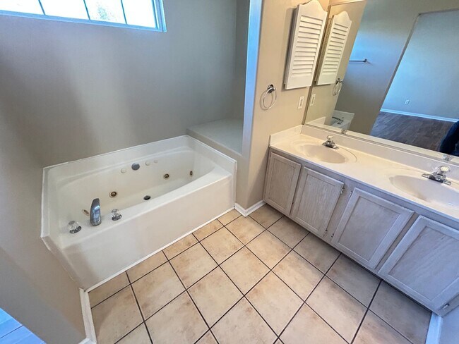 Building Photo - 2627 Hartley St