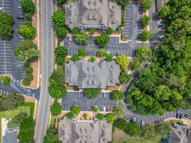 Building Photo - 2801 Chancellorsville Dr