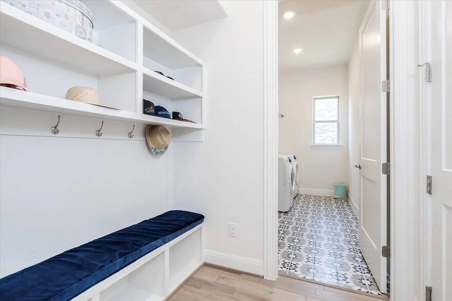 Building Photo - Room in House on Fresno Ave