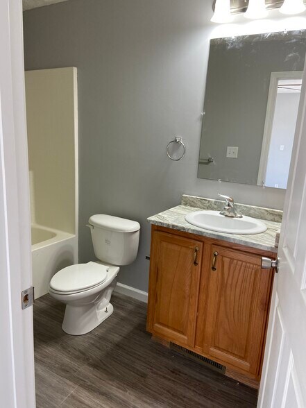 Building Photo - 215 Cessna Dr