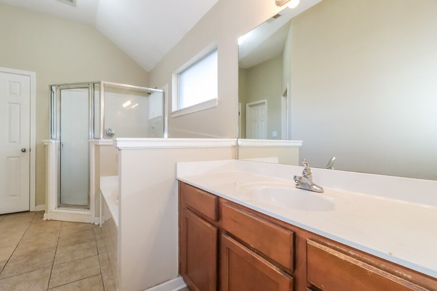 Building Photo - 6804 Kamali Ave