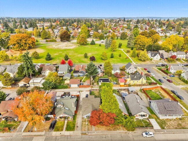 Building Photo - Charming Tacoma 2BR with Private Patio & RV Parking