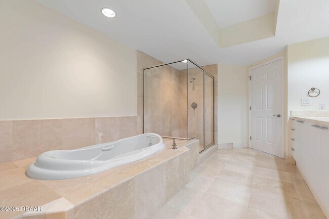 Building Photo - 241 Riverside Dr