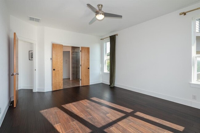 Building Photo - 2650 Crazyhorse Pass