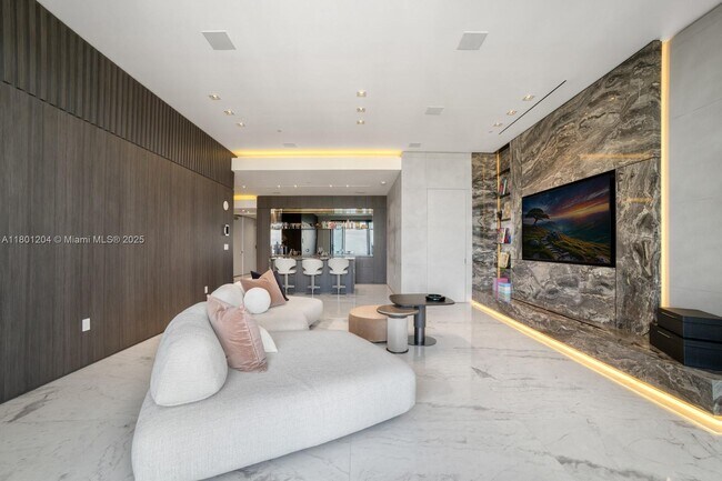 Building Photo - 17141 Collins Ave