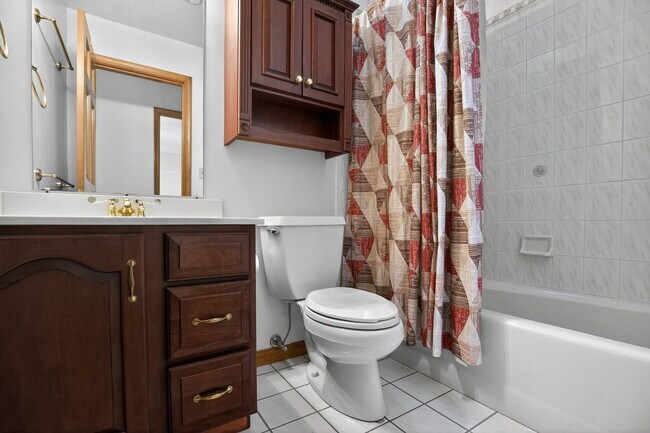 Building Photo - 3523 Hilltop Dr
