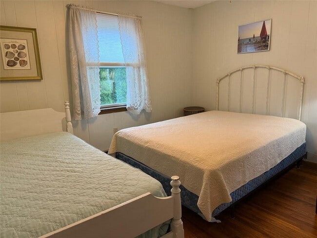 Building Photo - 33 BREACH Drive UNIT Front