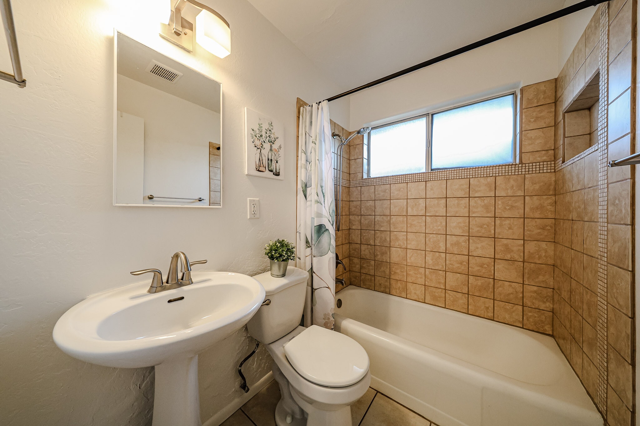 Hall bath - 3022 N 37th St