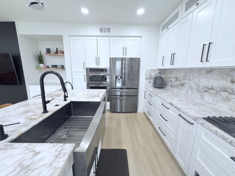 Building Photo - 7048 E Horizon Dr