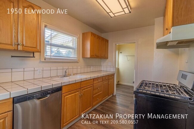 Building Photo - Charming 2-Bedroom Home with Central Locat...