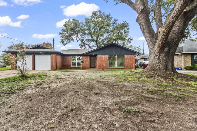 Building Photo - 4903 Mayflower St