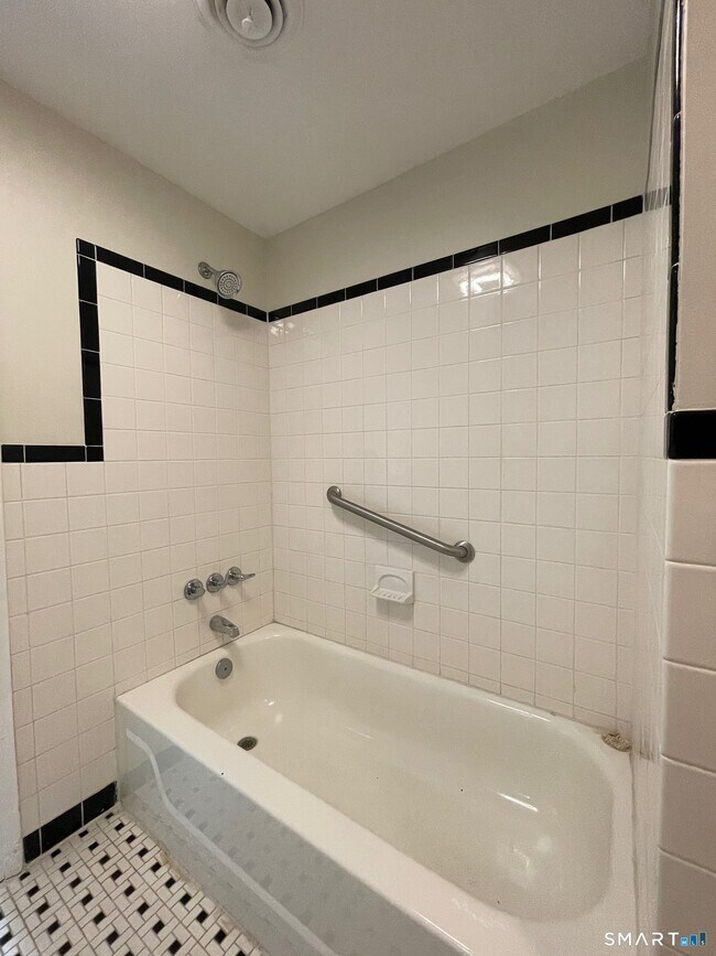 Building Photo - 37 Wooster Pl