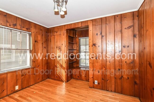 Building Photo - 125 E 49th St