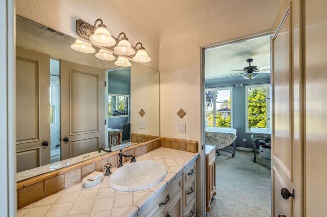 Building Photo - 1809 Palos Verdes Dr W