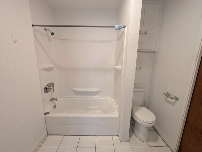 Building Photo - Two Bedroom House Downtown near Shasta High School