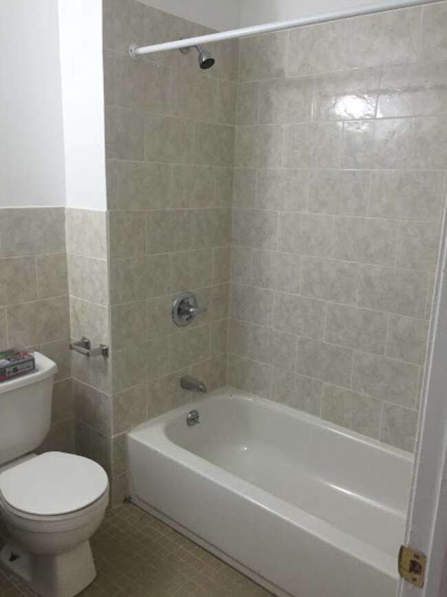 Building Photo - 4334 Baychester Ave