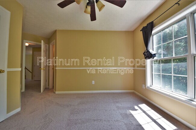 Building Photo - 950 Hillary Ln