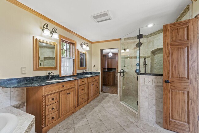 Building Photo - 12780 Chatter Brook Dr
