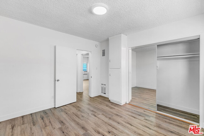 Building Photo - 1812 N Gramercy Pl