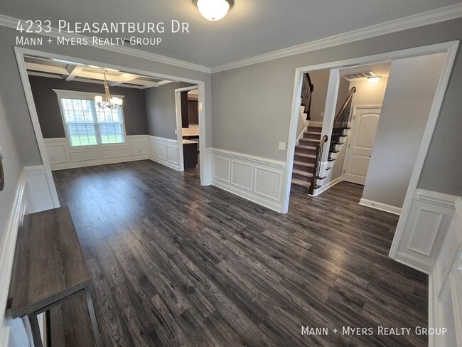 Building Photo - 4233 Pleasantburg Dr
