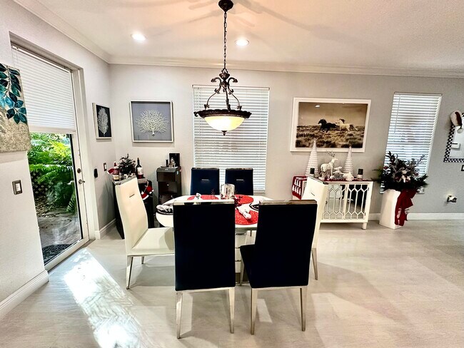 Building Photo - 4720 Mimosa Pl